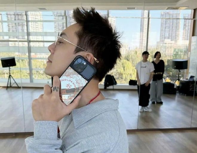 用鐵盒助力數(shù)據(jù)遷移,手機廠商卷出新花樣