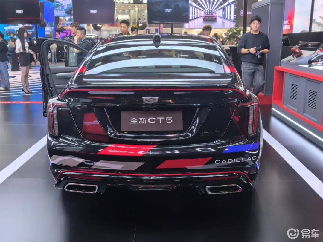 2025廣州車展:凱迪拉克CT5賽道性能版新增選裝包 配色上新看點足