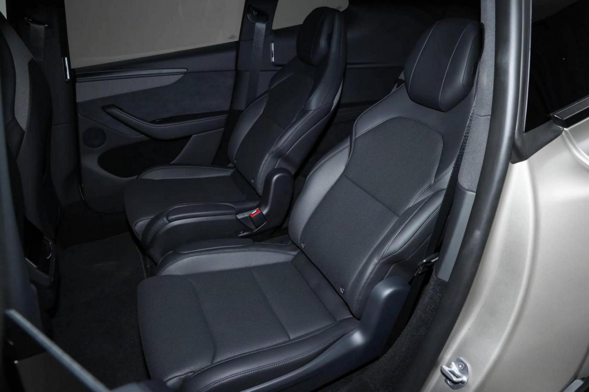 特斯拉Model Y L正式上市!尺寸更大+6座布局,售價33.9萬元