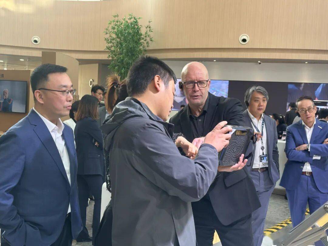 訊飛潮汐力攜AI傳感儀器亮相沃爾沃技術展,賦能汽車生產檢測智能化升級